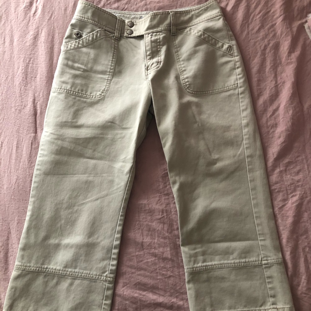 Khaki cropped pants